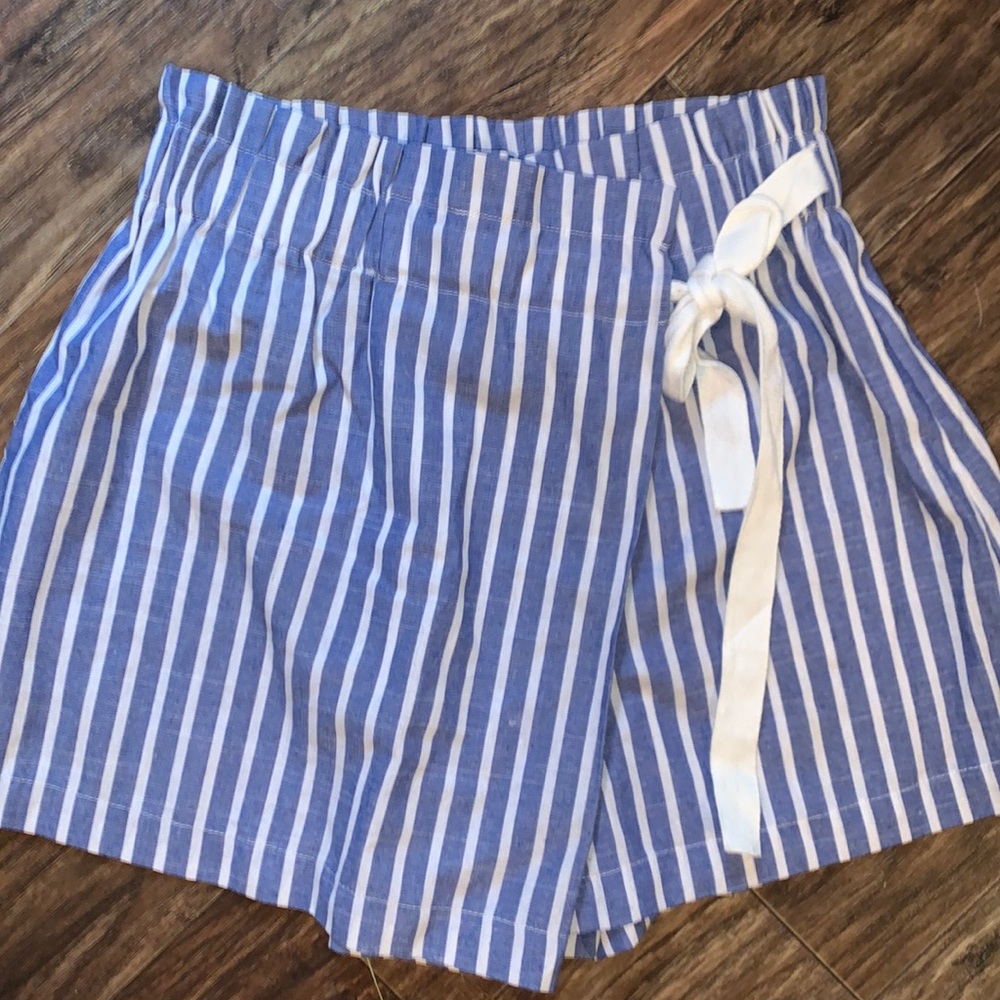 Size medium Entro brand tie skort